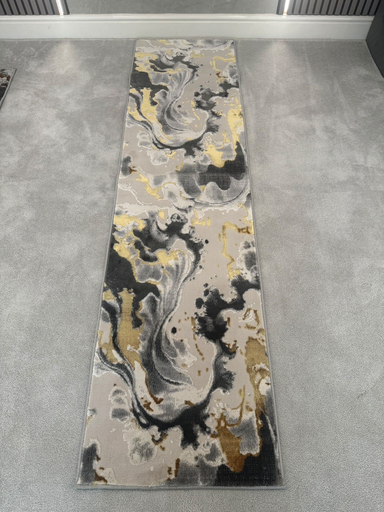 928B Grey & Gold Modern Abstract Runner Rug (60x230 CM)