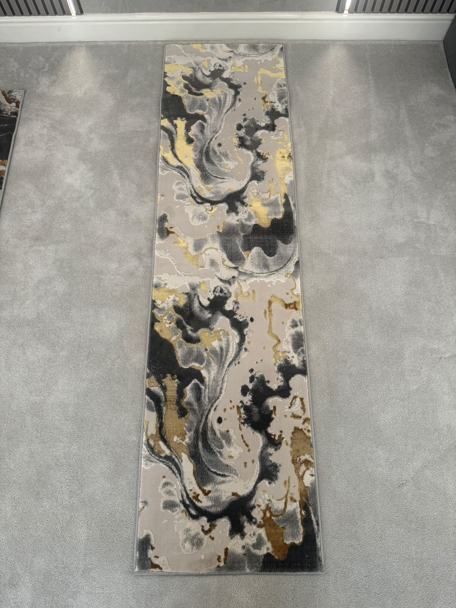 928B Grey & Gold Modern Abstract Runner Rug (60x230 CM)