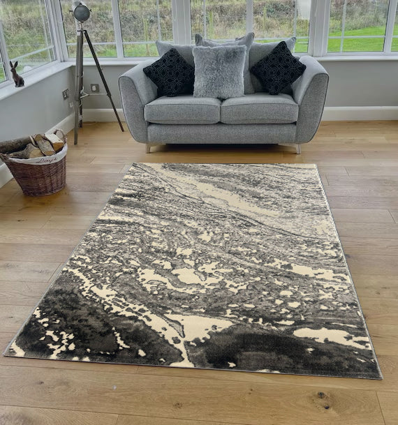 Black Cream Verozi Rug