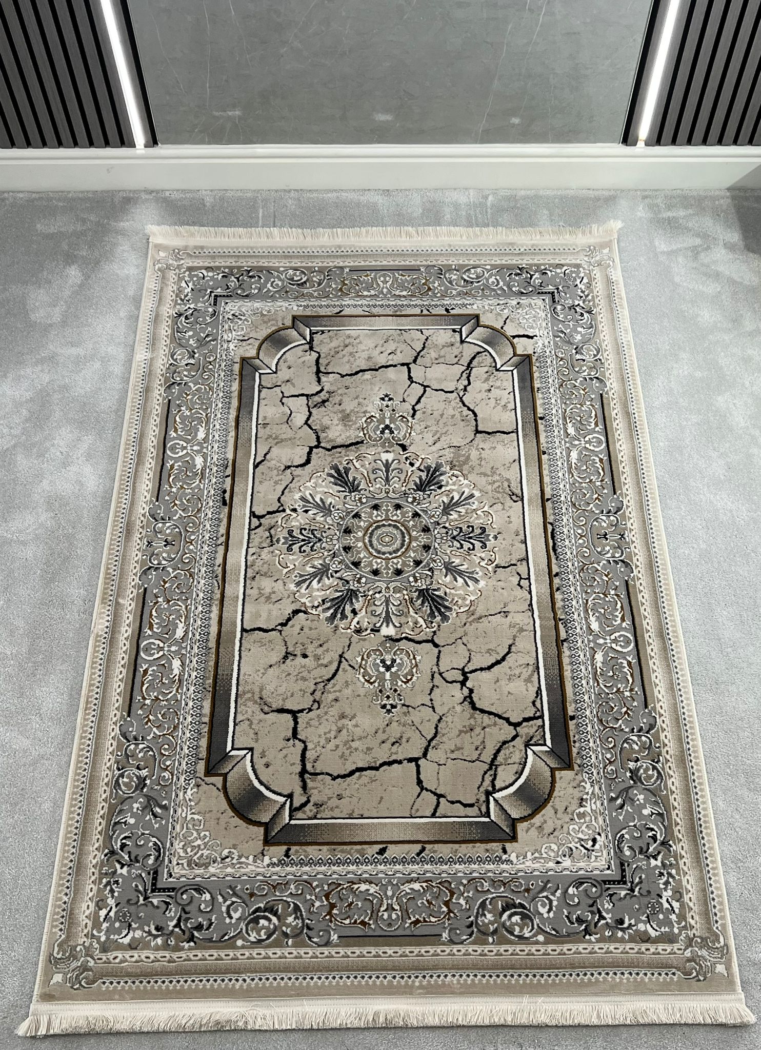 SHIRAZ TRADITIONAL PERSIAN-STYLE AREA RUG - LIGHT BEIGE