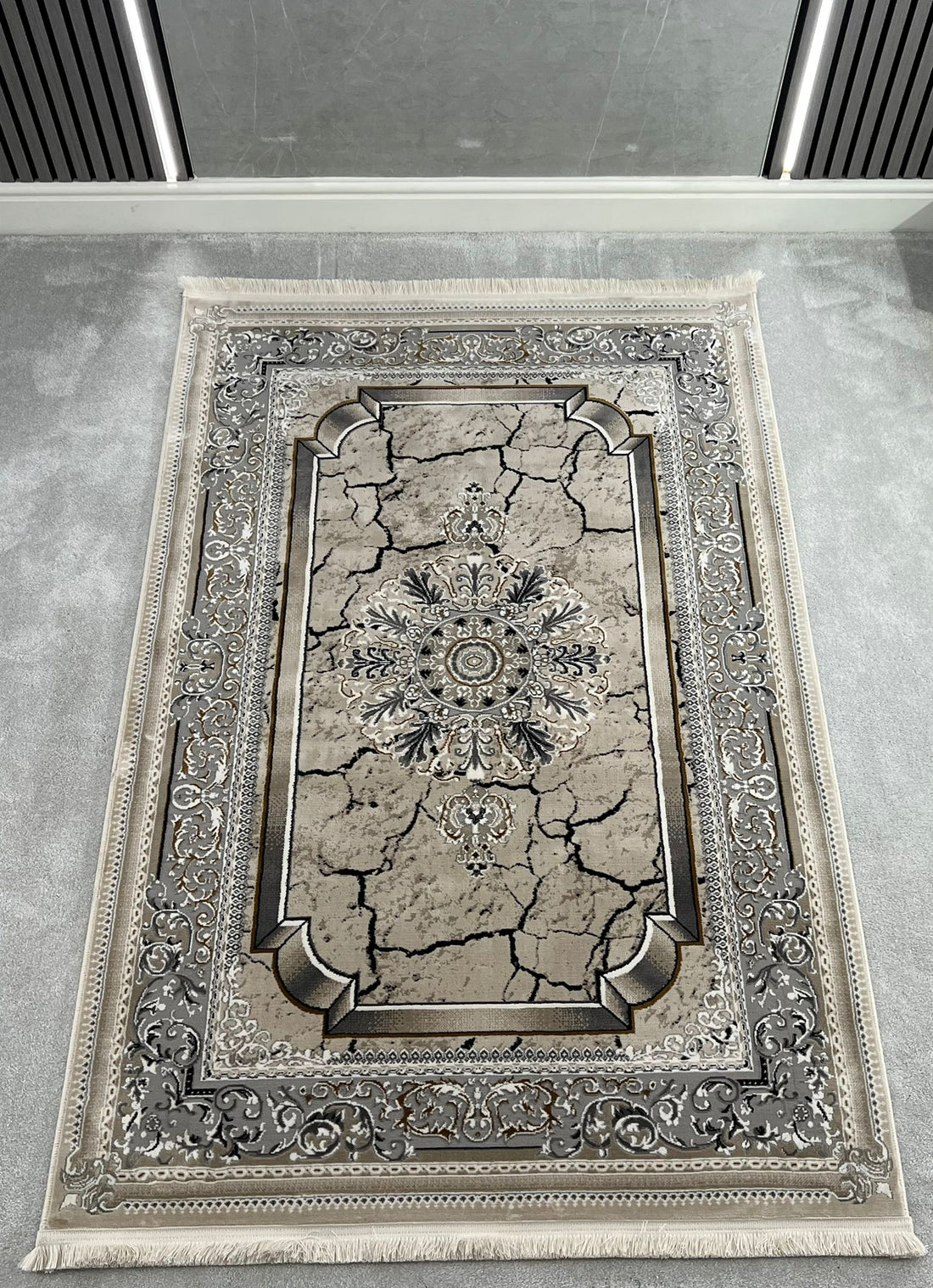 SHIRAZ TRADITIONAL PERSIAN-STYLE AREA RUG - LIGHT BEIGE
