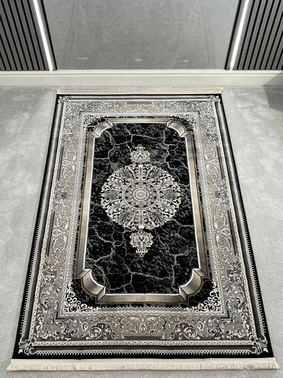 SHIRAZ TRADITIONAL PERSIAN-STYLE AREA RUG - BLACK & SILVER