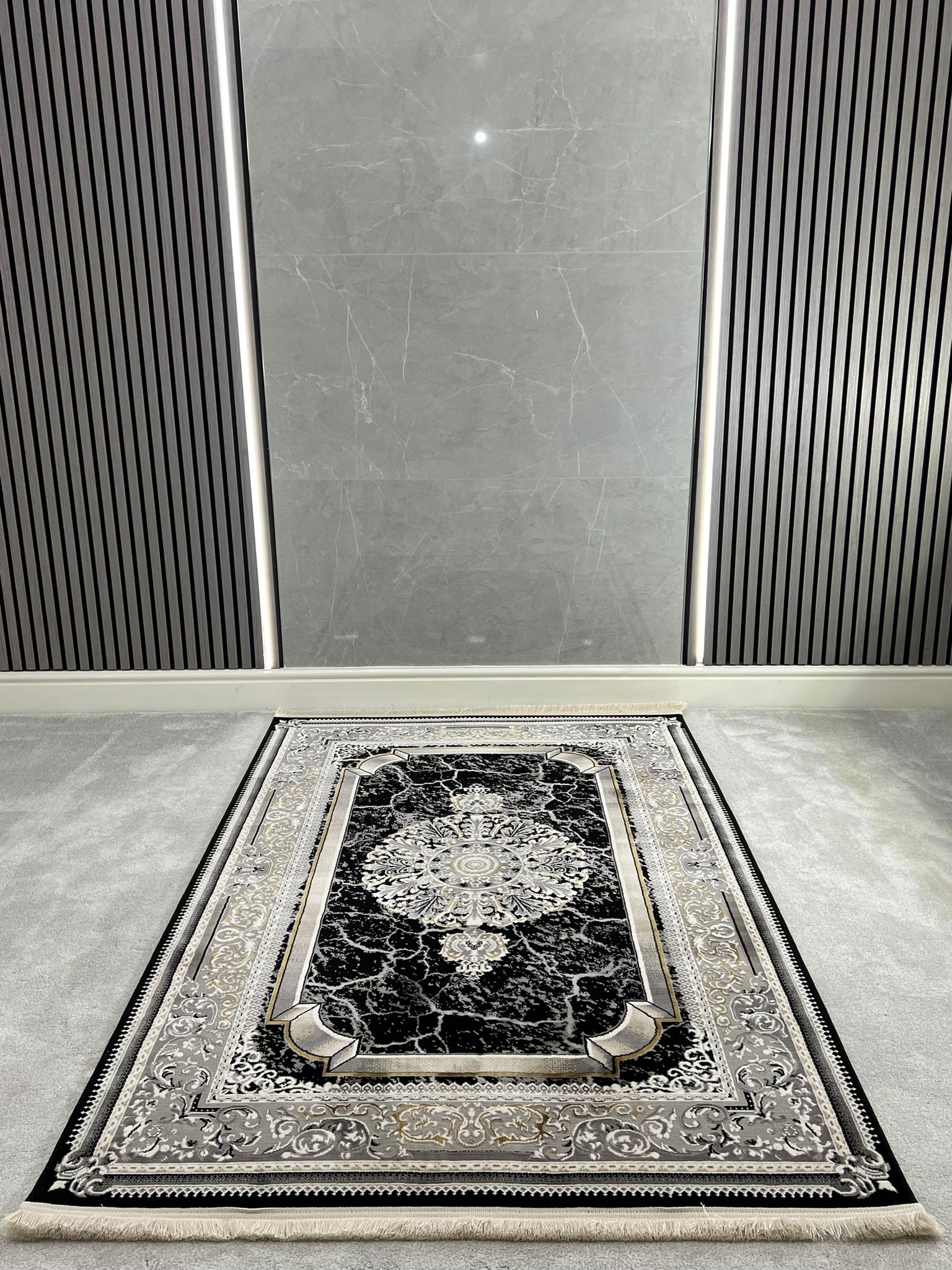 SHIRAZ TRADITIONAL PERSIAN-STYLE AREA RUG - BLACK & SILVER