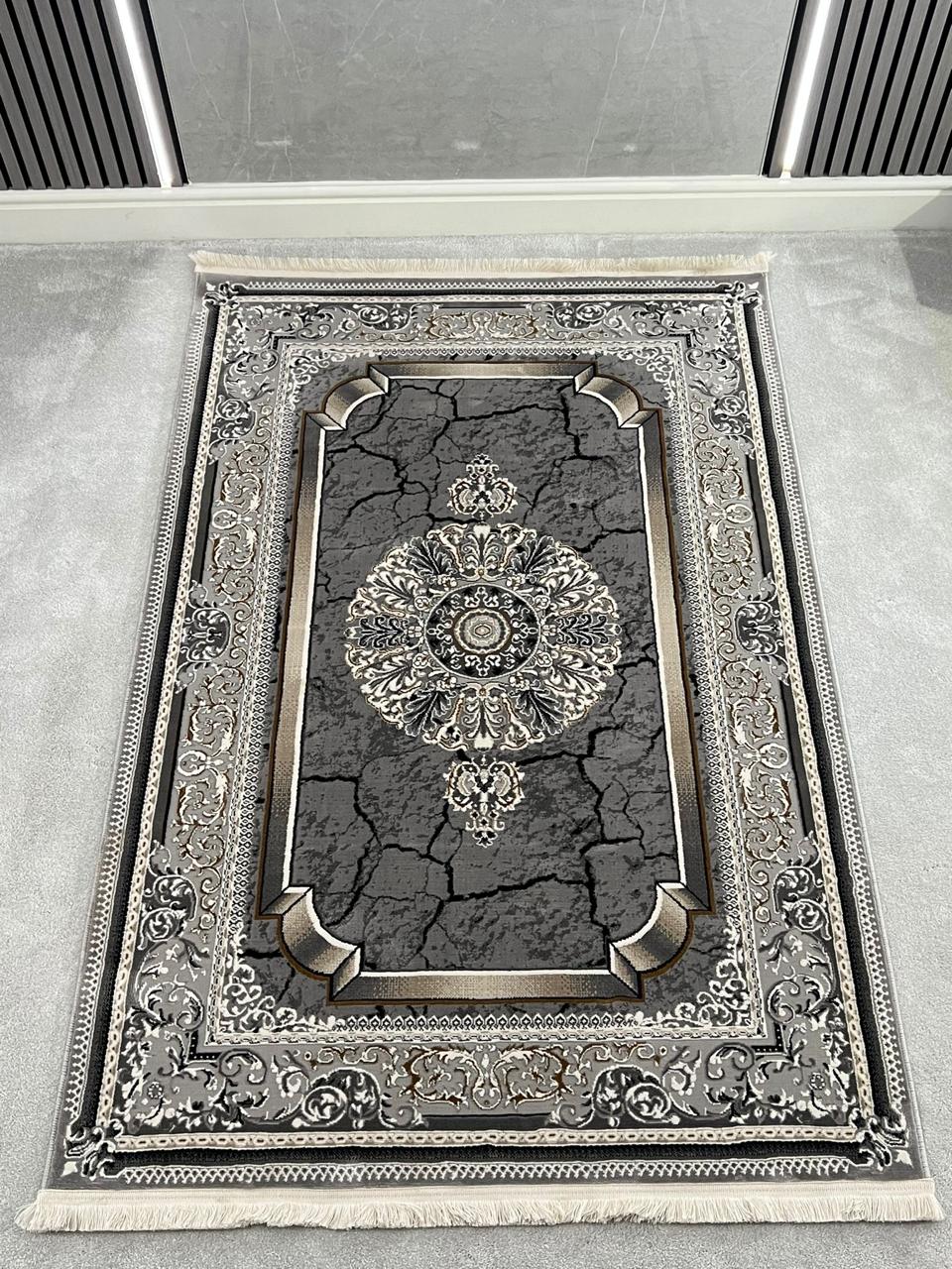 SHIRAZ TRADITIONAL PERSIAN-STYLE AREA RUG - LIGHT GREY & SILVER