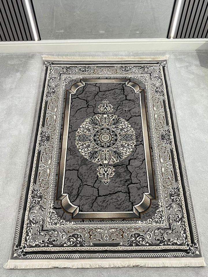 SHIRAZ TRADITIONAL PERSIAN-STYLE AREA RUG - LIGHT GREY & SILVER