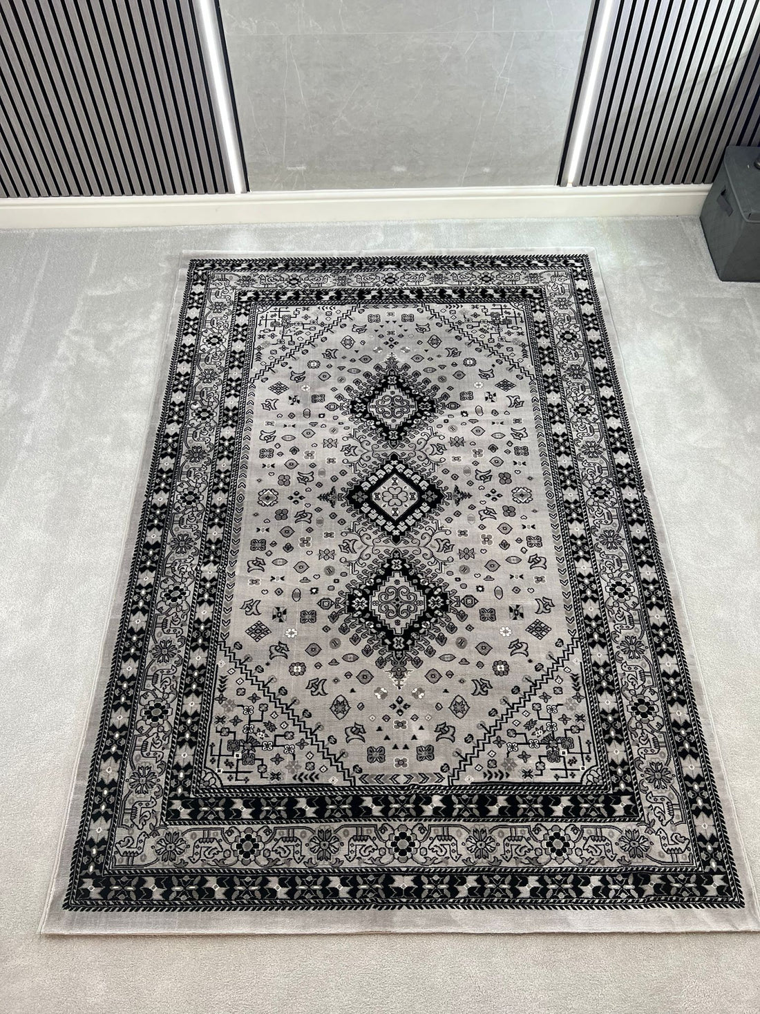 VERA TRADITIONAL PERSIAN-STYLE AREA RUG - GREY & CHARCOAL-1255